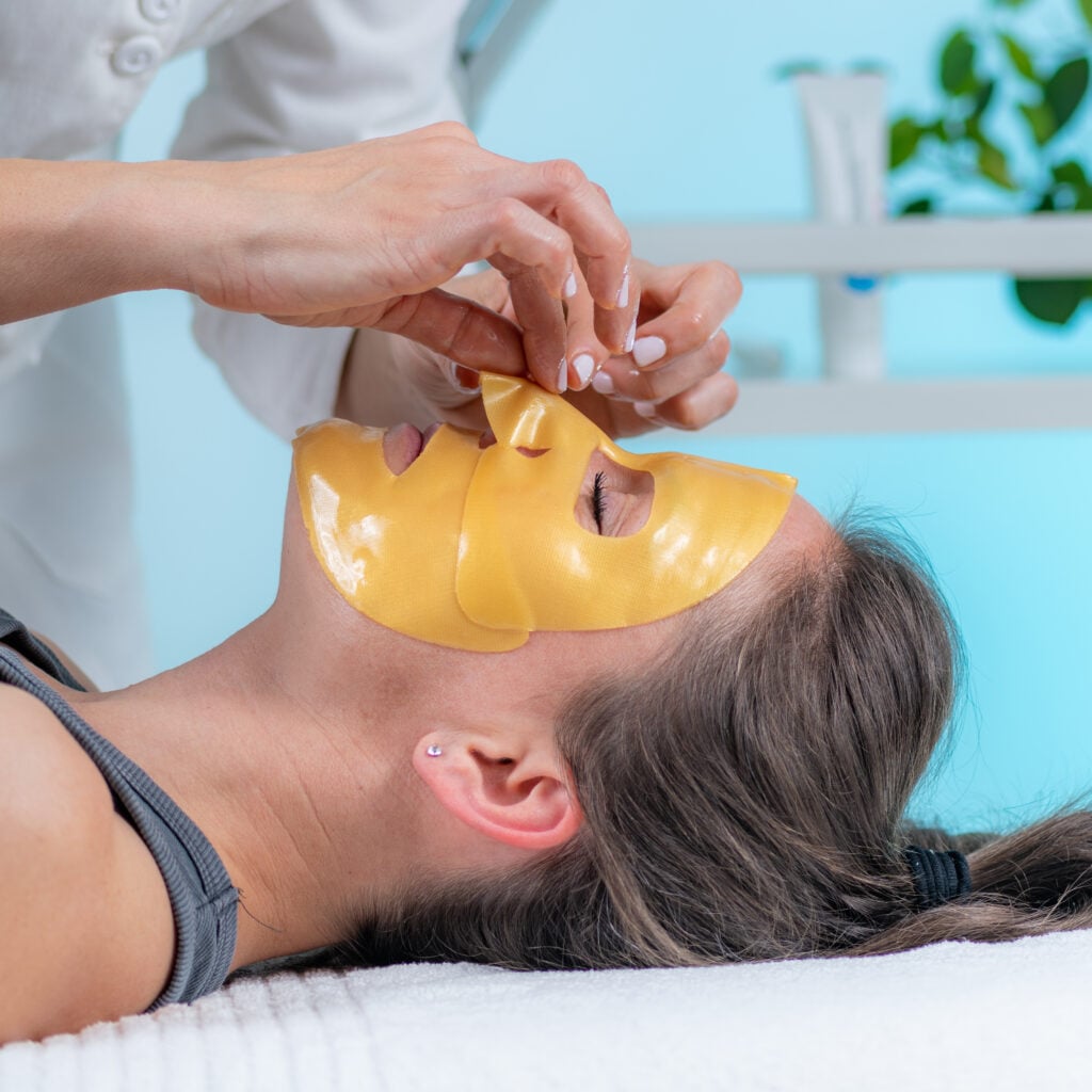 UMI Glow Peel Facial 60 Min