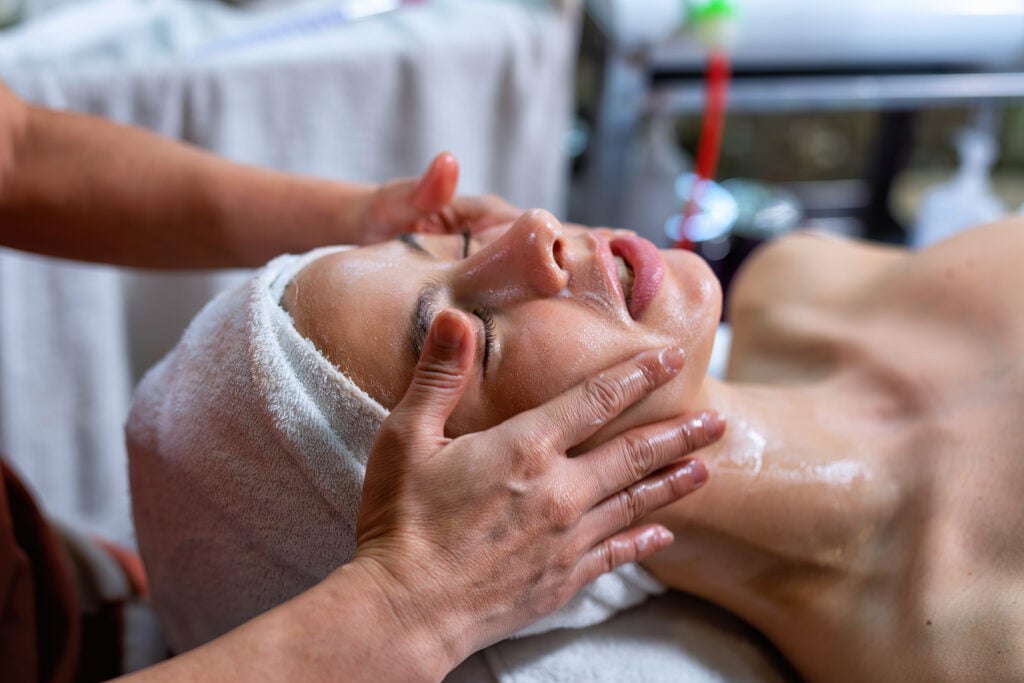 UMI Hydrating Glow Facial 90 Min